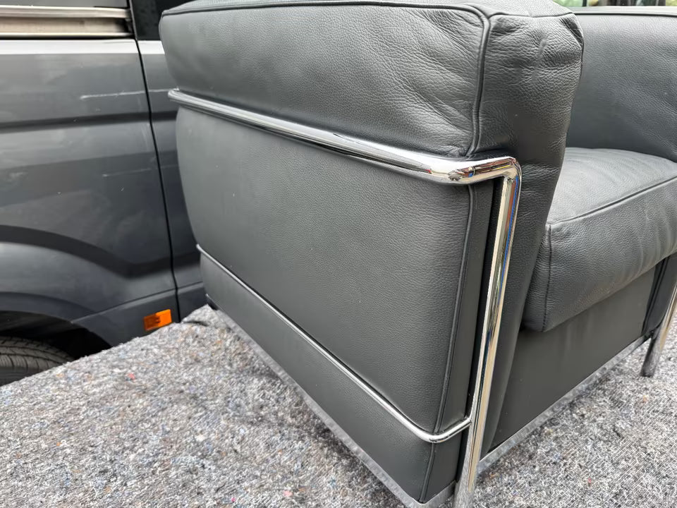 Fauteuil Le Corbusier LC2 ORIGINAL Cassina Gris foncé Chrome