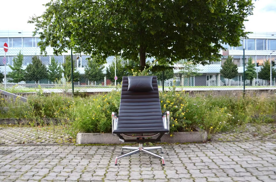 Fauteuil en cuir VITRA EA 124 ALUCHAIR EAMES Lounge